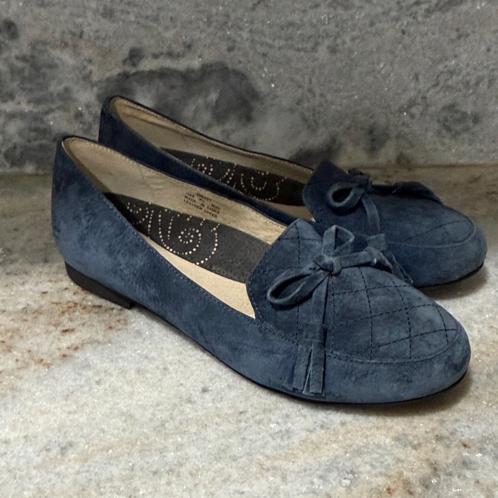 NWT Propet Kate Suede Bow Top Loafers in Navy Blue